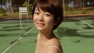 森田涼花 微乳美女が水着でテニス